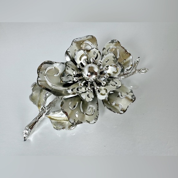 Coro | Jewelry | 525 94s Large Vintage Coro Cut Out Flower Brooch ...